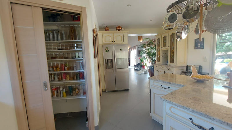 Propriété - 190 m² - 6 pièces