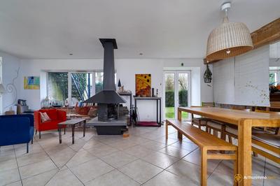 Maison - 240 m² - 7 pièces
