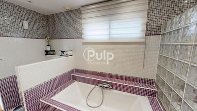 Maison - 270 m² - 6 pièces