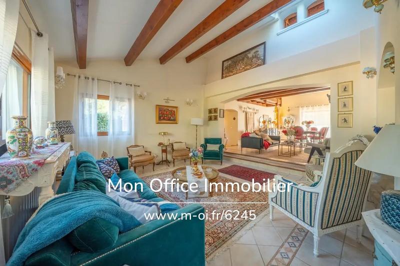 Maison - 233 m² - 7 pièces