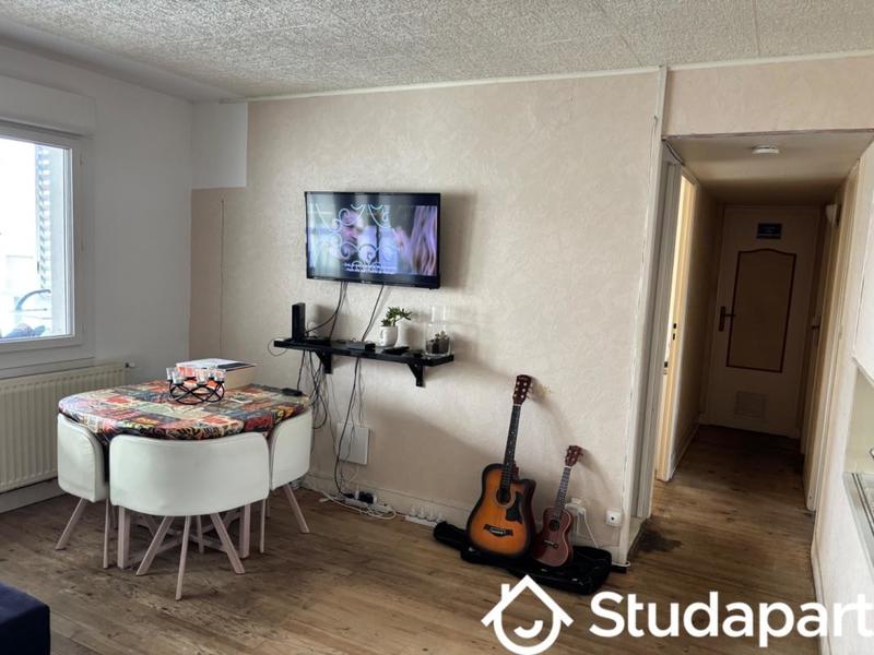 Chambre - 70 m² - 1 pièce