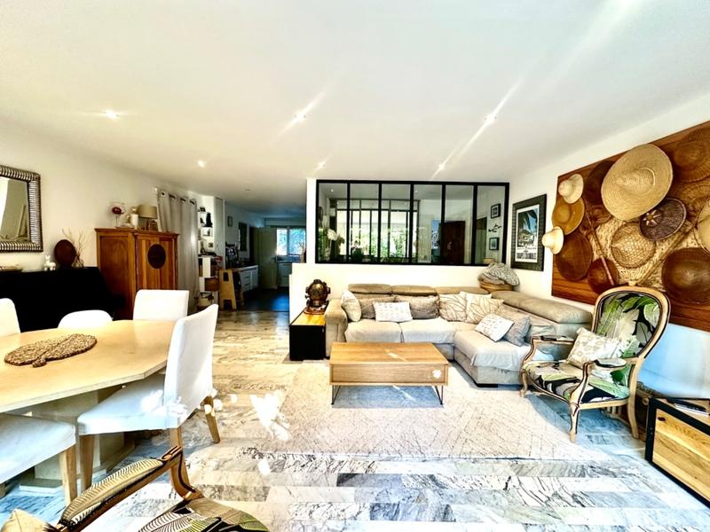 Appartement - 90 m² - 4 pièces