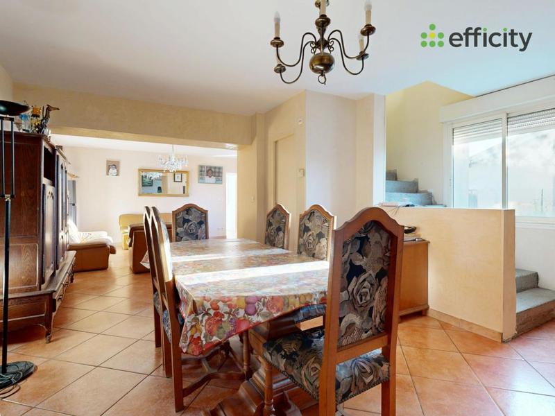 Maison - 222 m² - 10 pièces