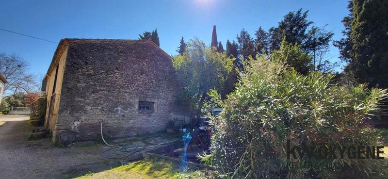 Propriété - 800 m²