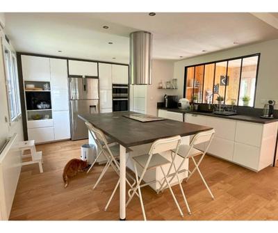 Maison - 182 m² - 10 pièces