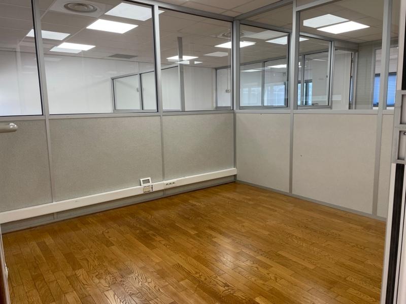 Bureau - 123 m² - 6 pièces