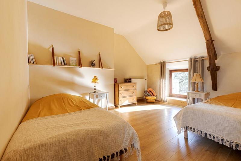 Maison - 303 m² - 12 pièces