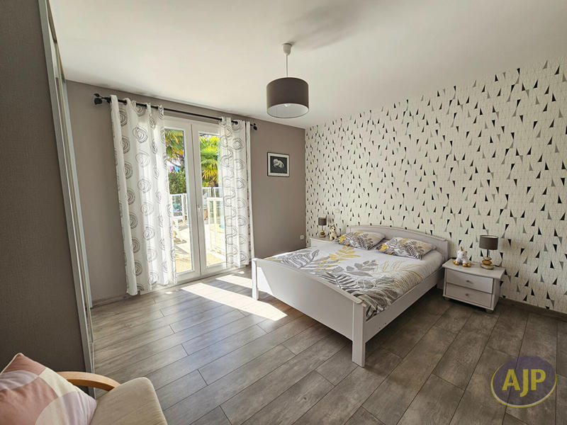 Maison - 240 m² - 6 pièces