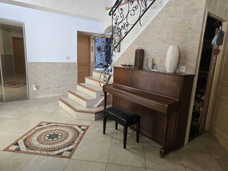 Propriété - 295 m² - 12 pièces