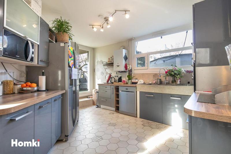 Studio - 99 m² - 4 pièces