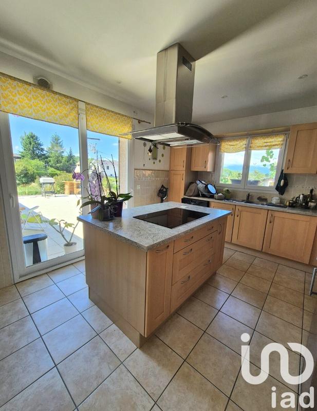 Maison - 250 m² - 7 pièces