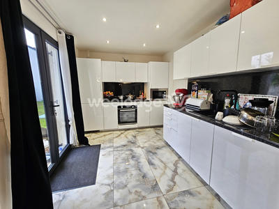 Maison - 156 m² - 8 pièces