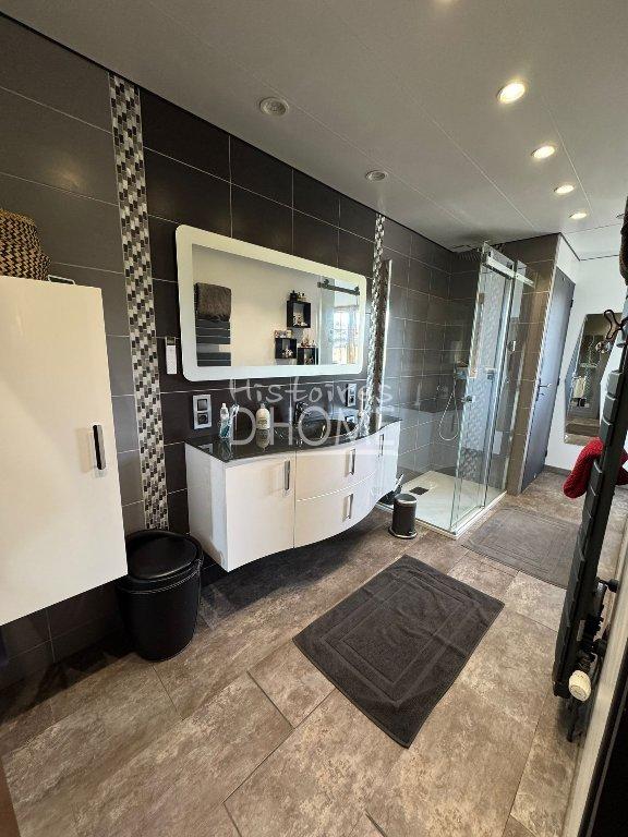 Maison - 190 m² - 9 pièces