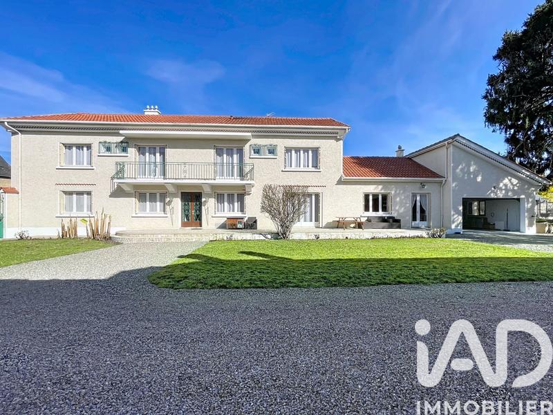 Maison - 272 m² - 11 pièces