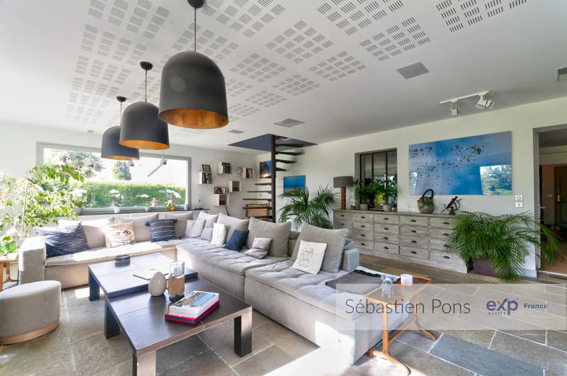 Maison - 269 m² - 9 pièces