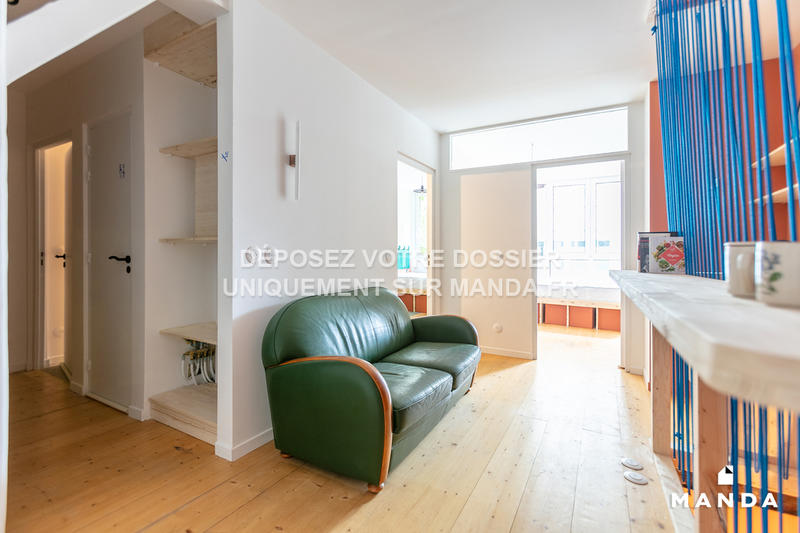 Chambre - 11 m² - 12 pièces