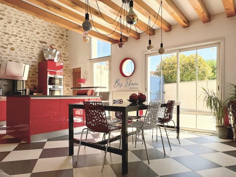 Maison - 245 m² - 7 pièces