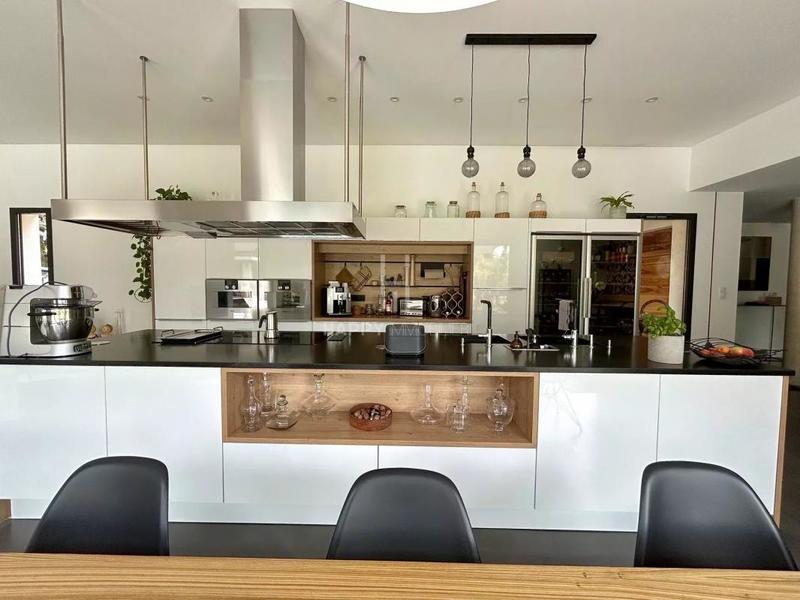 Propriété - 260 m² - 7 pièces