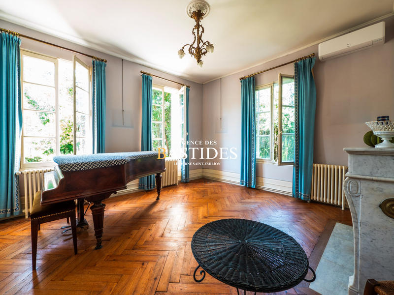 Château - 377 m² - 11 pièces