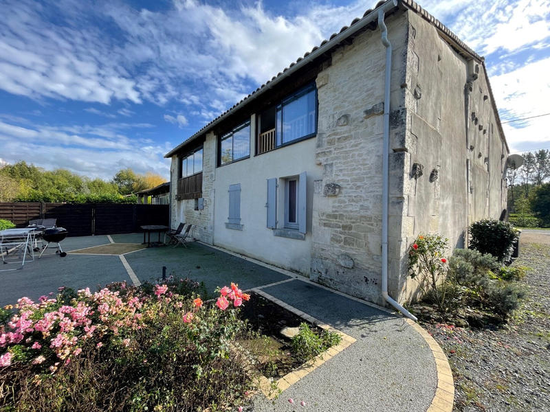 Maison - 267 m² - 8 pièces