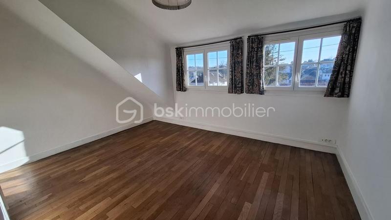 Maison - 192 m² - 9 pièces