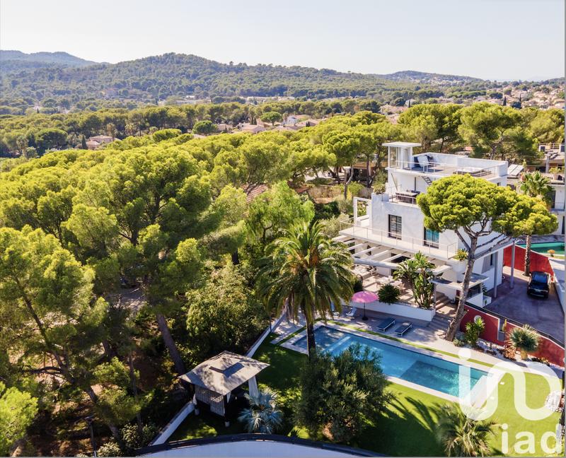 Maison - 227 m² - 7 pièces