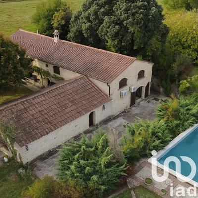 Maison - 230 m² - 10 pièces