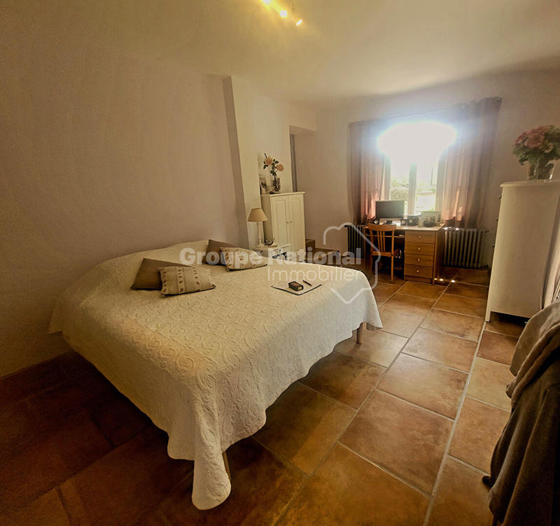 Maison - 250 m² - 6 pièces