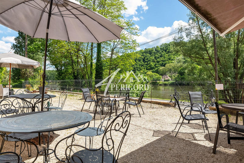 Maison ancienne - 360 m² - 13 pièces