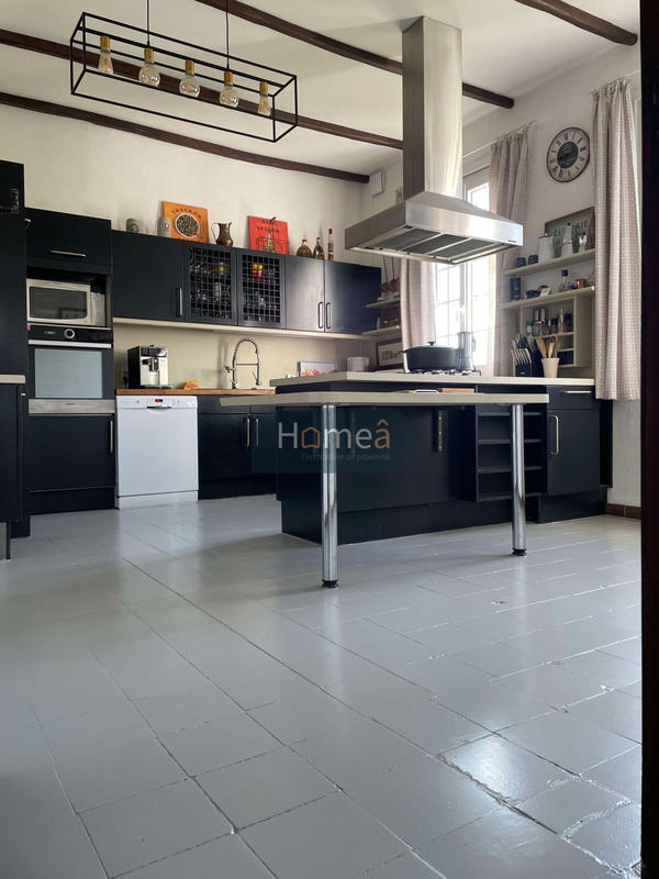 Propriété - 249 m² - 7 pièces