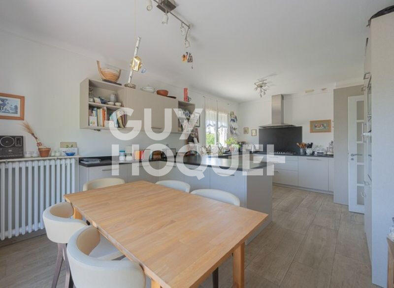 Maison - 242 m² - 6 pièces