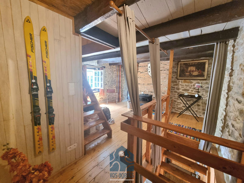 Propriété - 250 m² - 8 pièces