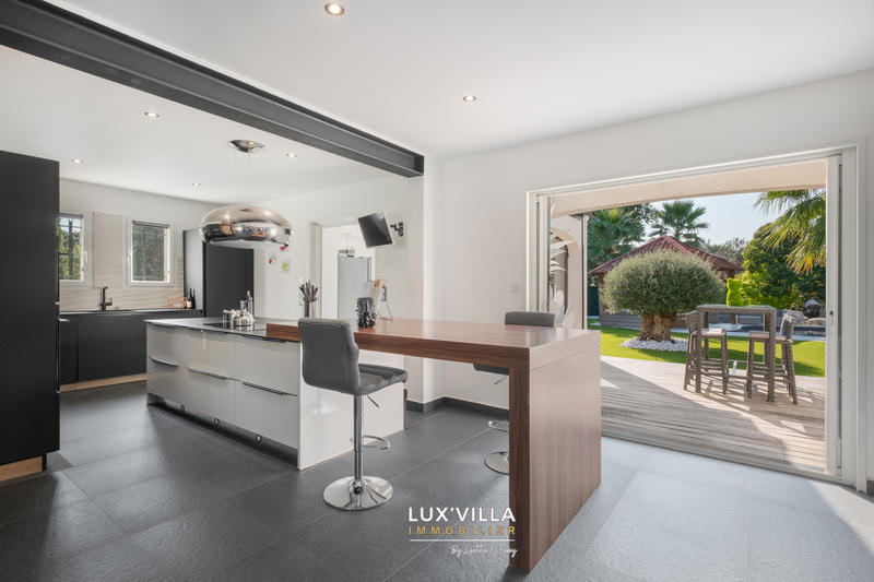 Villa - 344 m² - 12 pièces