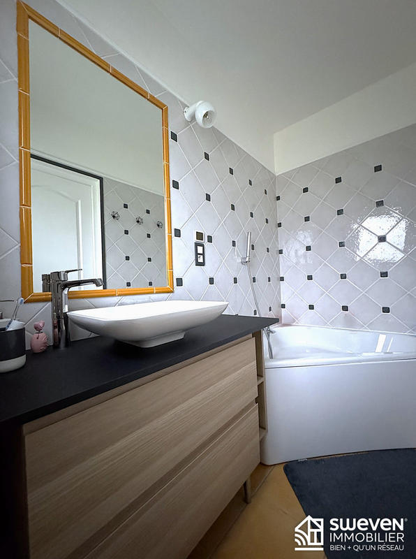 Maison - 220 m² - 8 pièces