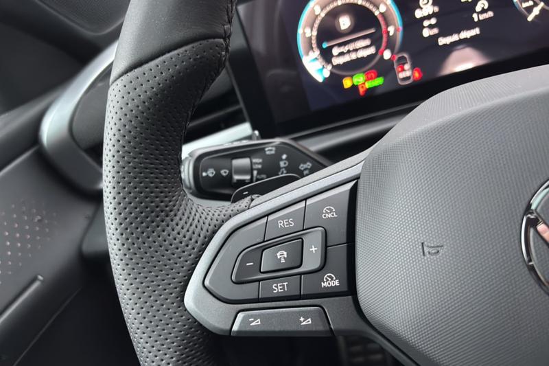 Volkswagen t-Roc Etsi 150 Dsg7 R-Line Plus