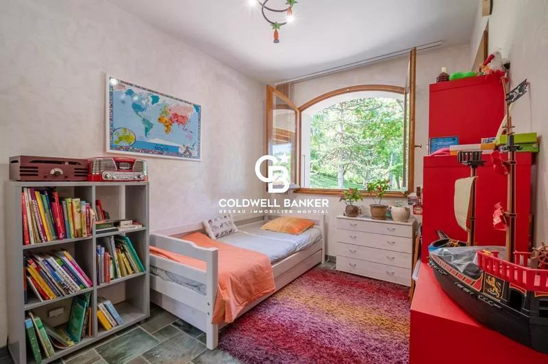 Propriété - 366 m² - 10 pièces