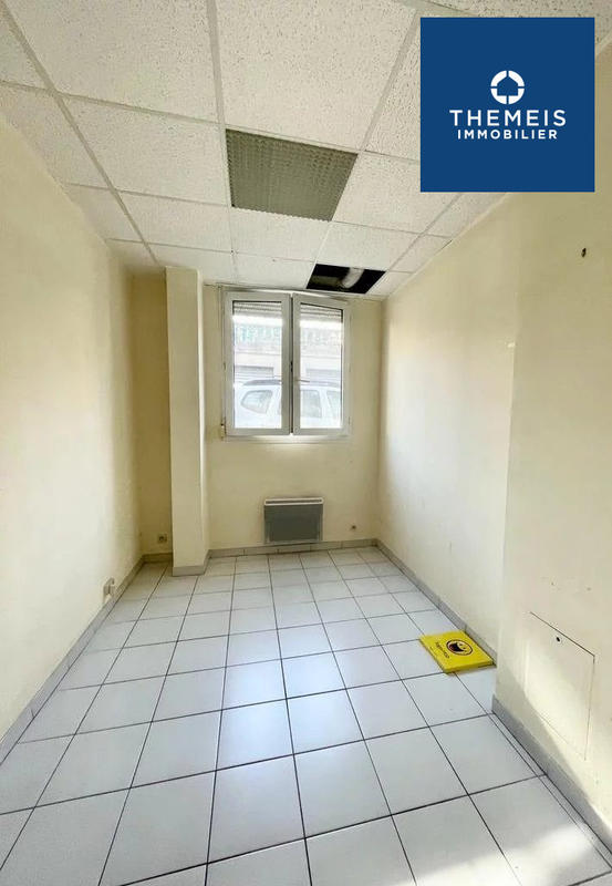 Local commercial - 84 m² - 3 pièces