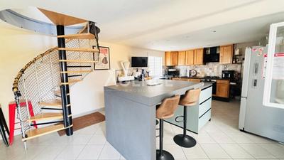 Maison - 237 m² - 6 pièces