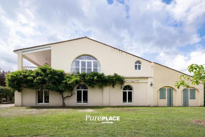 Demeure - 390 m² - 7 pièces