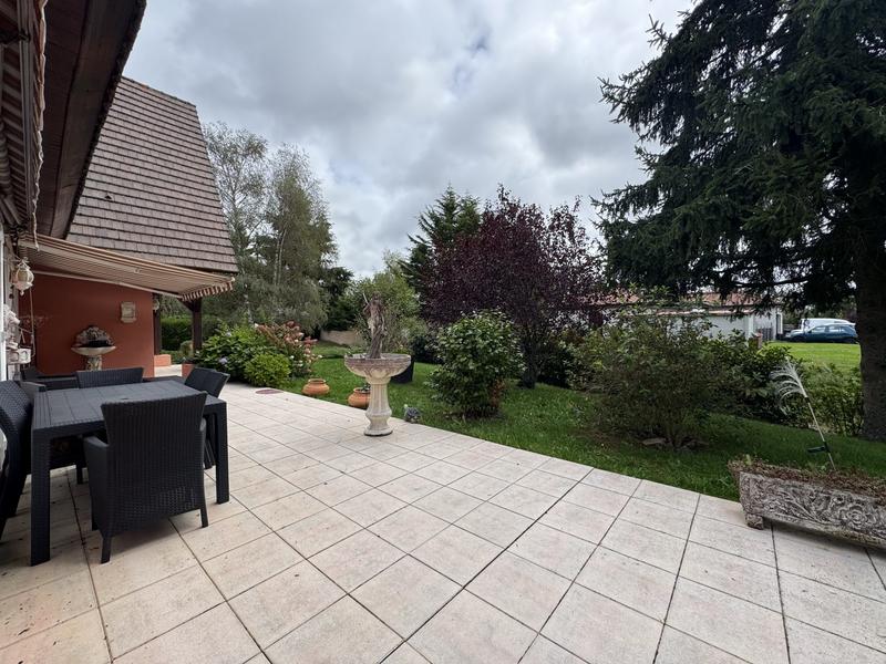 Viager - Maison traditionnelle - 240 m² - 6 pièces