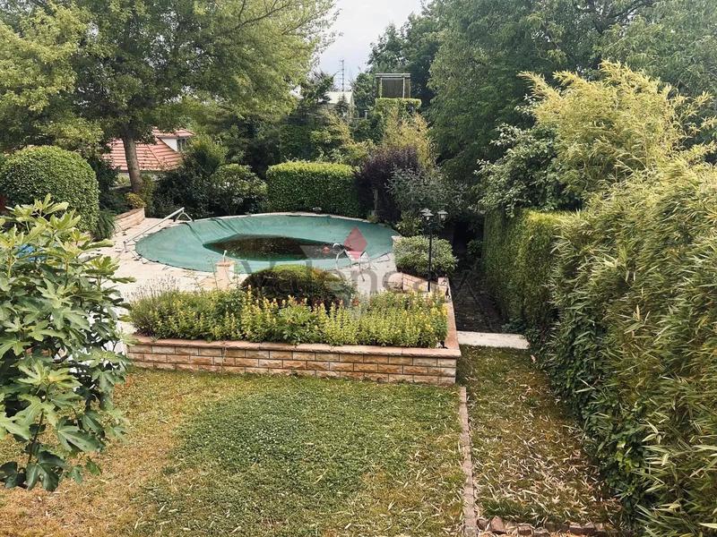 Maison - 215 m² - 8 pièces