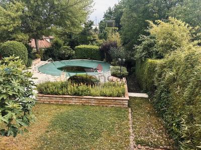 Maison - 215 m² - 8 pièces