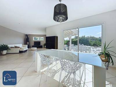 Maison - 258 m² - 8 pièces