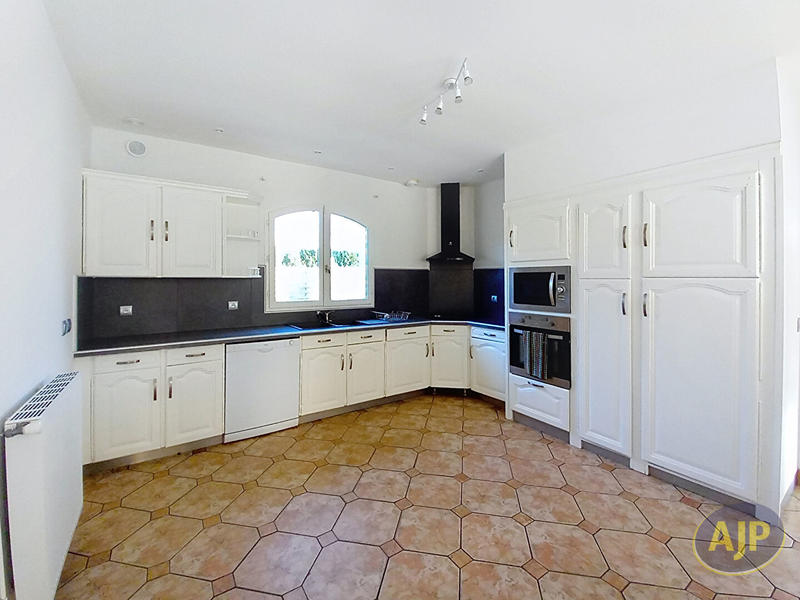 Maison - 193 m² - 6 pièces