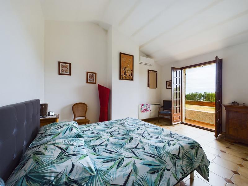 Villa - 265 m² - 9 pièces