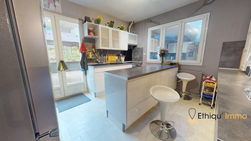 Maison - 165 m² - 8 pièces