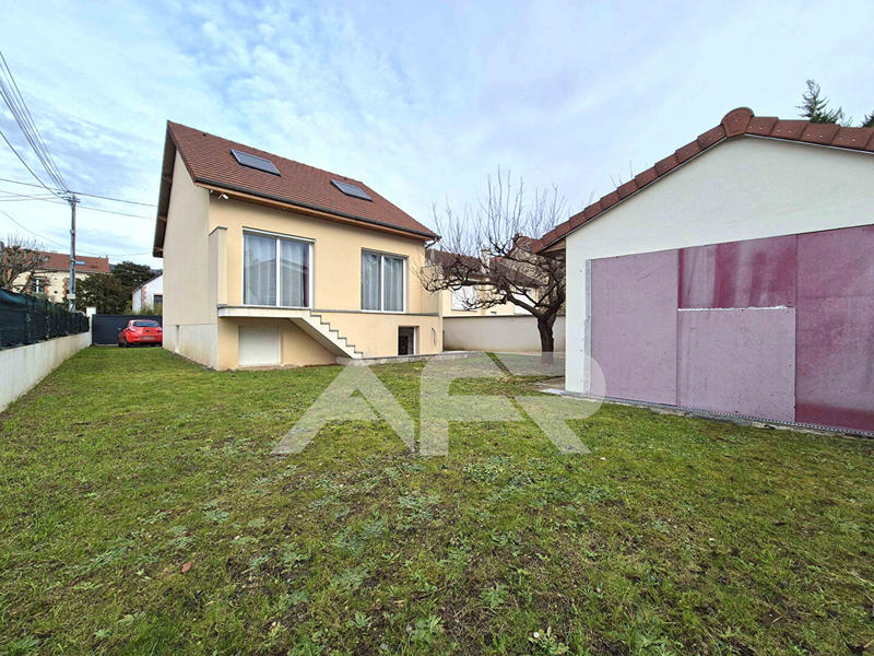 Maison - 160 m² - 8 pièces
