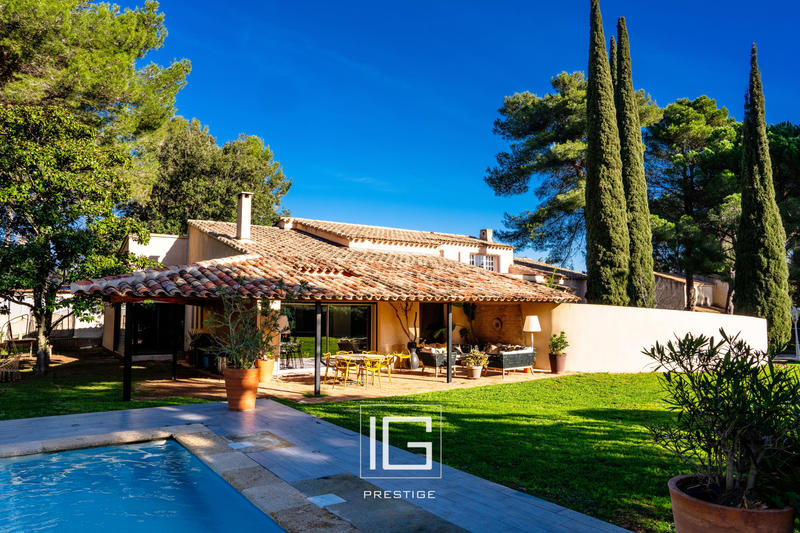 Maison - 300 m² - 7 pièces