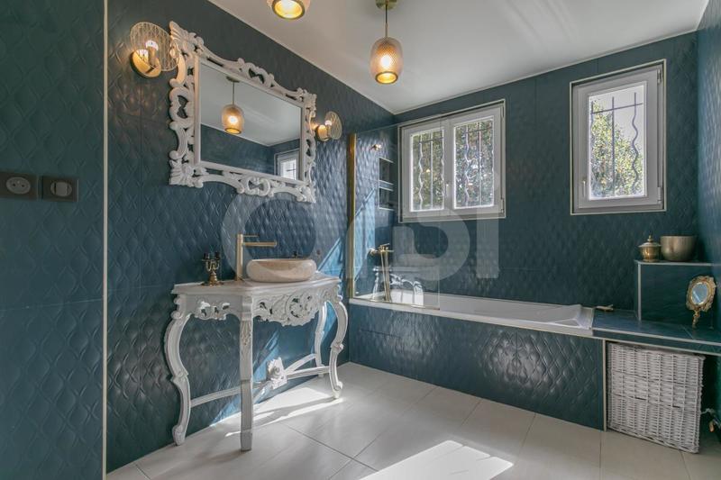 Maison - 183 m² - 7 pièces