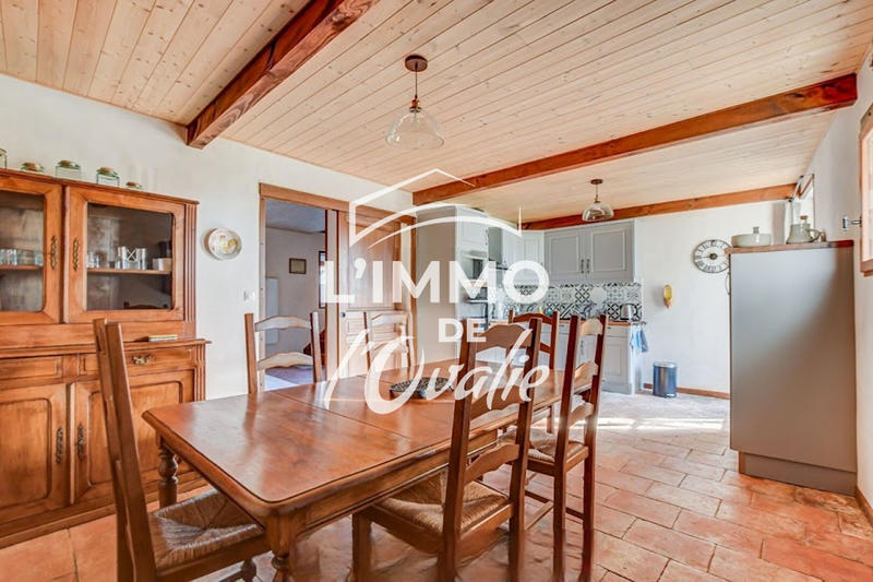 Maison - 394 m² - 16 pièces